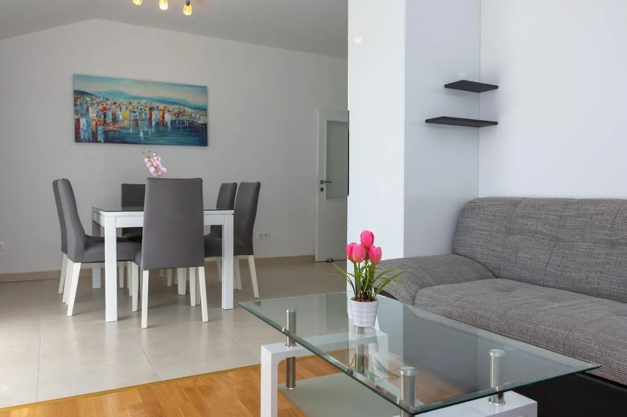 Apartment Plazonic Kastela Croatia