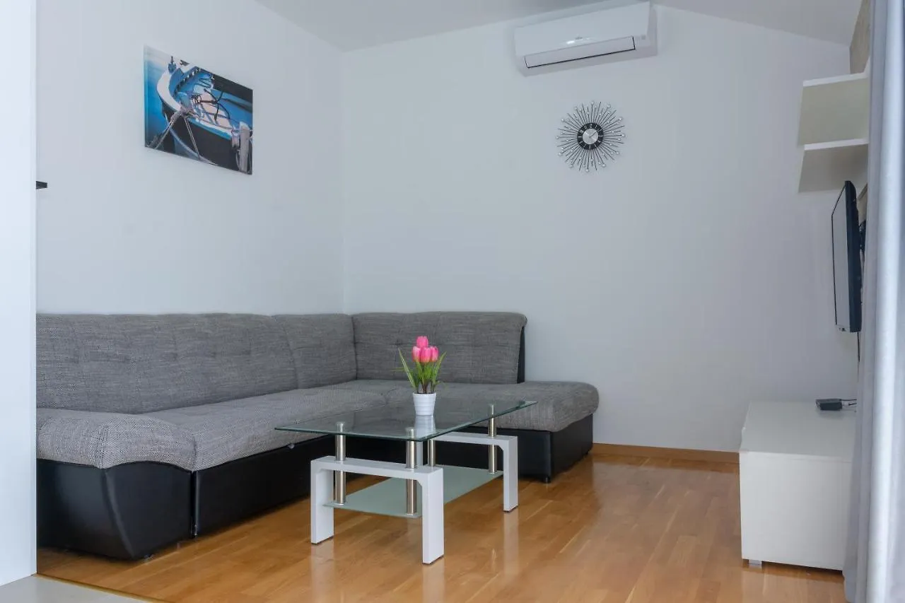 Apartment Plazonic Kastela 0*,