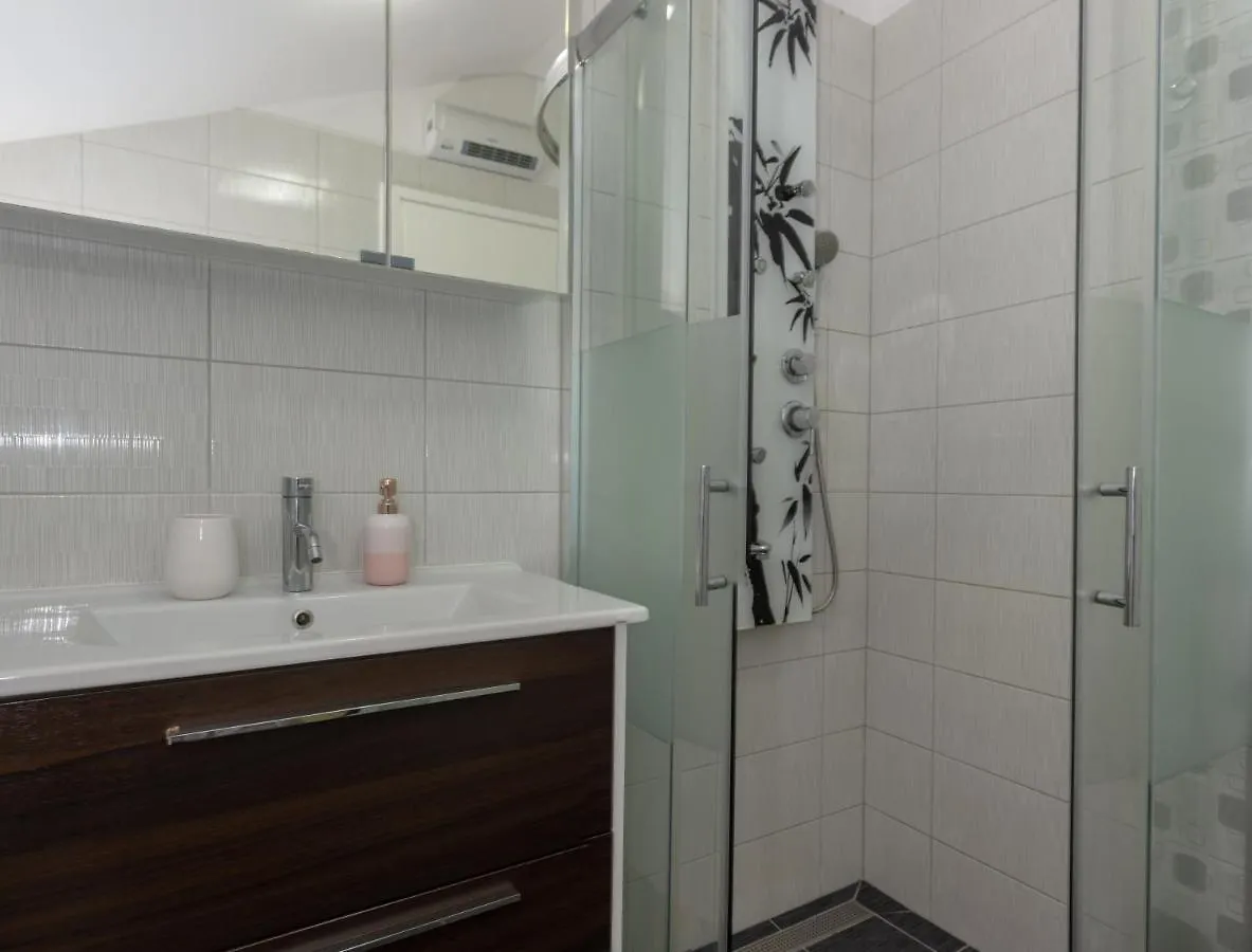 Apartment Plazonic Kastela Croatia